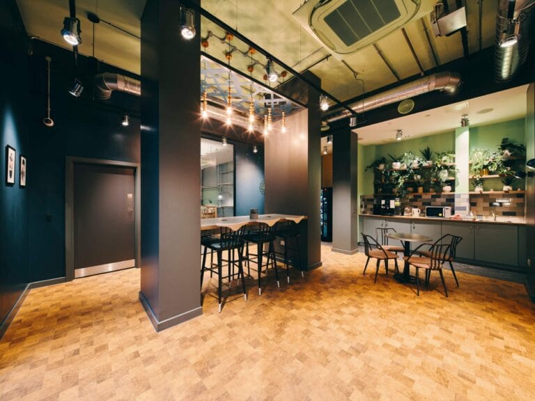 18-Teapoint-and-kitchen-area